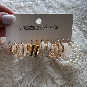 Chic Gold and Pearl Earring Set